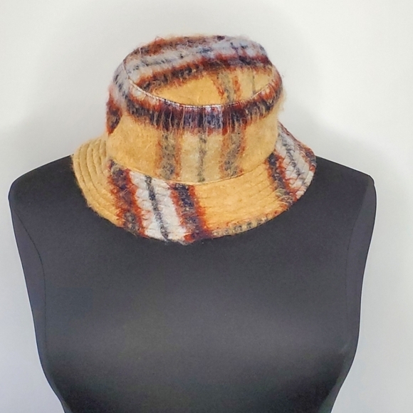 Steve Madden Wool Blend Bucket Hat One Size Plaid Cotton Lined Fuzzy - Picture 2 of 13